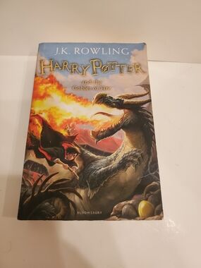 Warner Bros. Harry Potter - Red Orange Blue Brown Dragon Cover
